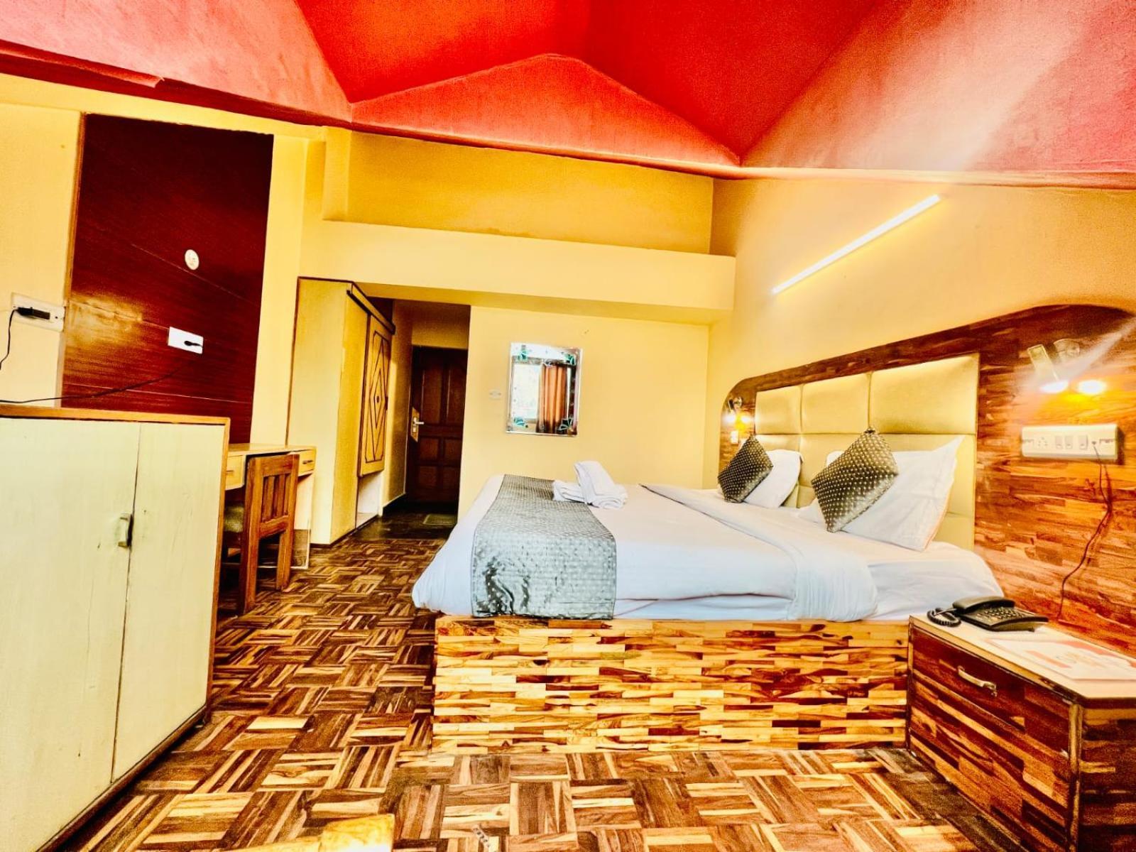 Hotel Kalinga Grand - Luxury Comfort !! Travellers Delight !! Budget Friendly !! Prime Location !! Guest Favourite มะนาลี ภายนอก รูปภาพ